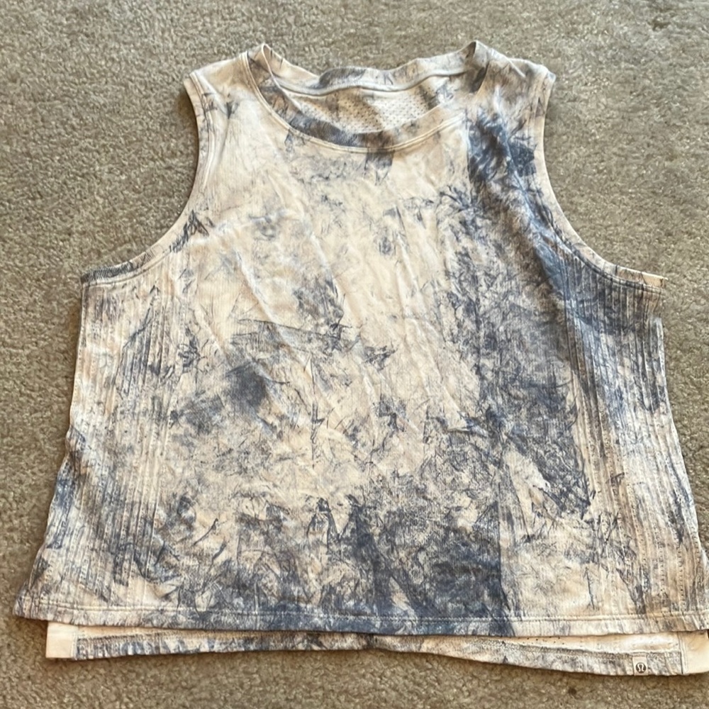 Lululemon crop tank train to be size medium